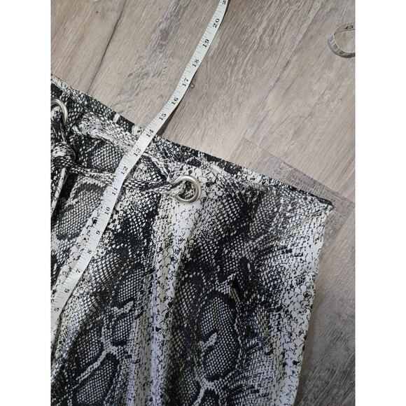 Goddess Wide Leg Pants Size 1X Snake Print Gray White Loose Fit Palazzo Poplin - Picture 11 of 12